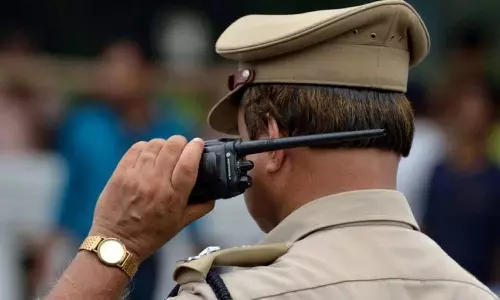 പെറ്റിക്കേസിൽ കസ്റ്റഡിയിലെടുത്ത ഓട്ടോറിക്ഷ പൊലീസ് വിട്ടുനൽകിയില്ല; ഉപജീവനം മുടങ്ങിയതിൽ മനംനൊന്ത് ഡ്രൈവർ ജീവനൊടുക്കി പെറ്റിക്കേസിൽ കസ്റ്റഡിയിലെടുത്ത ഓട്ടോറിക്ഷ പൊലീസ് വിട്ടുനൽകിയില്ല; ഉപജീവനം മുടങ്ങിയതിൽ മനംനൊന്ത് ഡ്രൈവർ ജീവനൊടുക്കി