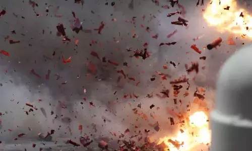 Explosion at a house where firecrackers were stored in Tirupur; Three people died, latest news malayalam, തിരുപ്പൂരിൽ‌ പടക്ക നിർമാണ വസ്തുക്കൾ സൂക്ഷിച്ച വീട്ടിൽ സ്ഫോടനം; മൂന്ന് പേർ മരിച്ചു