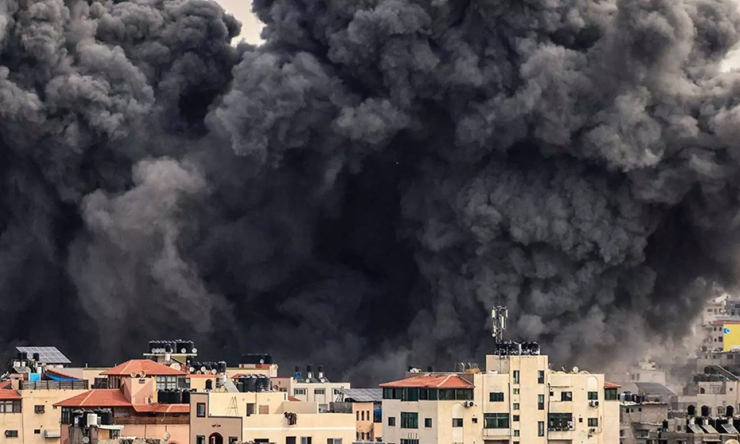 ഗസ്സയിലും ലബനാനിലും ആക്രമണം ശക്​തമാക്കി ഇസ്രായേൽ;  ഇ​സ്രാ​യേ​ലി​നു നേർക്ക്​ കൂ​ടു​ത​ൽ ആ​ക്ര​മ​ണം ന​ട​ത്തു​മെ​ന്ന് ഹി​സ്ബു​ല്ല