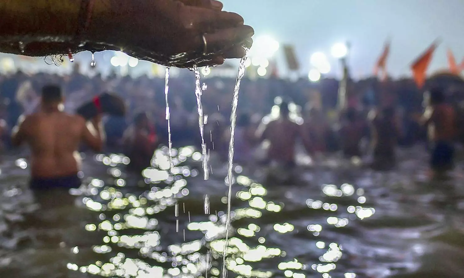 കുംഭമേളയിൽ സനാതനികളല്ലാത്തവരുടെ ഭക്ഷണശാല വിലക്കണം, ആചാരങ്ങളുടെ ഉറുദു പദം മാറ്റണം: അഖില ഭാരതീയ അഖാഡ പരിഷത്ത്