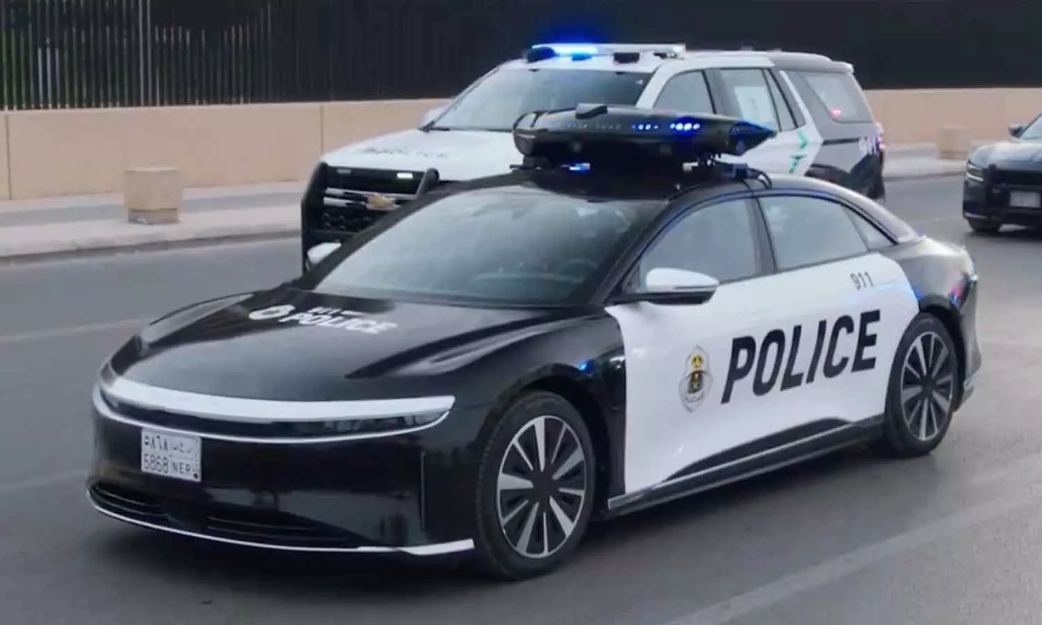 പൊലീസ്‌ പട്രോളിംഗിന് പുതിയ മുഖം; ലൂസിഡിന്റെ ഇലക്ട്രിക് കാറുകൾ നിരത്തിലറക്കി സൗദി പൊലീസ്‌