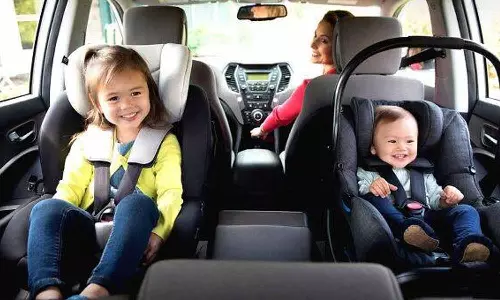 ജീവൻ രക്ഷിക്കും ചൈൽഡ് സീറ്റ്; കുഞ്ഞുങ്ങളുടെ കാര്യത്തിൽ ശ്രദ്ധ വേണം