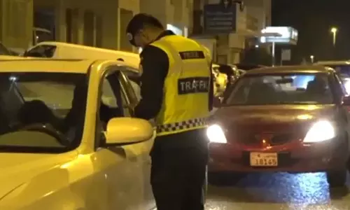 കുവൈത്തിൽ സുരക്ഷാ പരിശോധന ശക്തം; അബ്ബാസിയയിൽ ഇന്ന് നൂറോളം പേർ പിടിയിൽ കുവൈത്തിൽ സുരക്ഷാ പരിശോധന ശക്തം; അബ്ബാസിയയിൽ ഇന്ന് നൂറോളം പേർ പിടിയിൽ