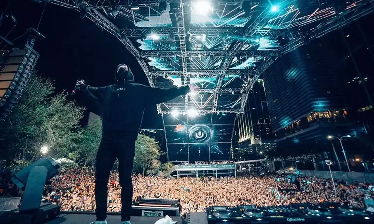 അലൻ വാക്കർ ഷോക്കിടെ ഫോൺ മോഷണം; ബെംഗളൂരുവും ഡല്ഹിയും കേന്ദ്രീകരിച്ച് അന്വേഷണം അലൻ വാക്കർ ഷോക്കിടെ ഫോൺ മോഷണം; ബെംഗളൂരുവും ഡല്ഹിയും കേന്ദ്രീകരിച്ച് അന്വേഷണം