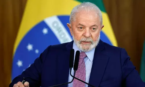 പുറത്ത് കളിക്കുന്നവർ വേണമെന്നില്ല, ഇവിടുള്ളവർ മതി -ബ്രസീൽ പ്രസിഡന്റ് പുറത്ത് കളിക്കുന്നവർ വേണമെന്നില്ല, ഇവിടുള്ളവർ മതി -ബ്രസീൽ പ്രസിഡന്റ്