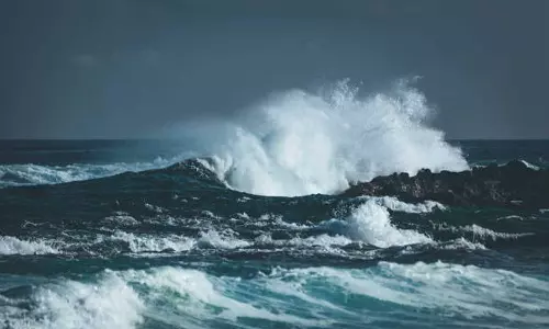 കള്ളക്കടൽ പ്രതിഭാസം; 9 ജില്ലകളിൽ റെഡ് അലർട്ട് പ്രഖ്യാപിച്ചു,    തീരങ്ങളിൽ ജാഗ്രതാ മുന്നറിയിപ്പ്