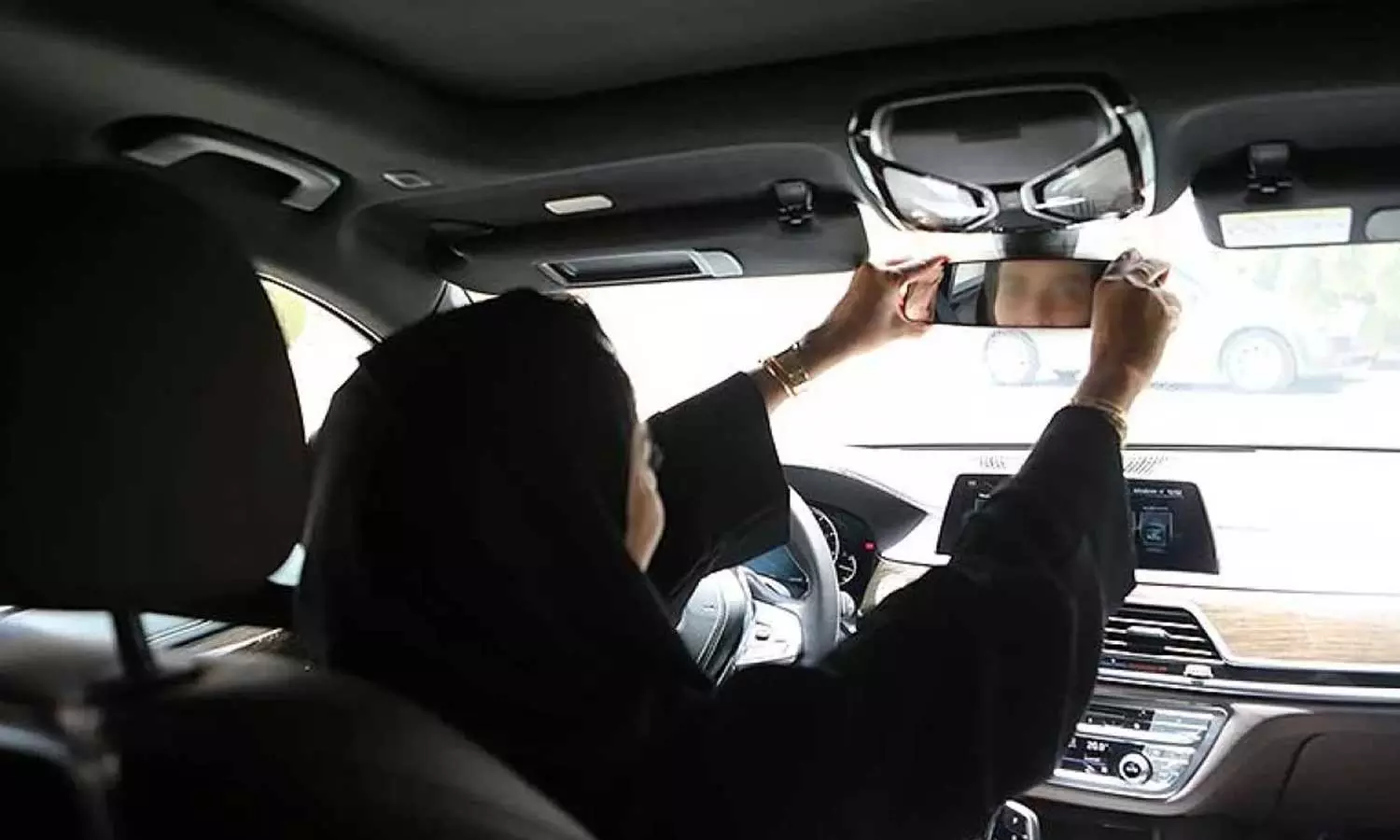 കുവൈത്തിലെ ഡ്രൈവിംഗ് ലൈസൻസ് ടെസ്റ്റിൽ പുരുഷന്മാരേക്കാൾ  മികച്ച വിജയം സ്ത്രീകൾക്ക്