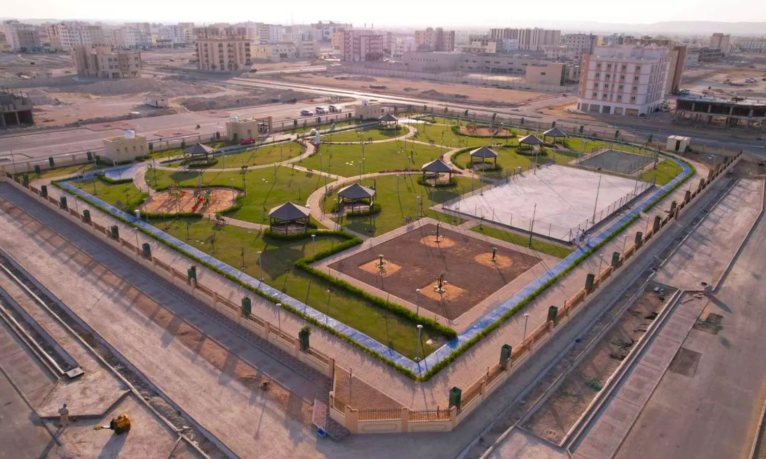 വിശ്രമ കേന്ദ്രങ്ങളും മൾട്ടിപർപ്പസ് ഗ്രൗണ്ടും; അൽ വുസ്ത ഗവർണറേറ്റിലെ ദുഖമിൽ പുതിയ പാർക്ക് വിശ്രമ കേന്ദ്രങ്ങളും മൾട്ടിപർപ്പസ് ഗ്രൗണ്ടും; അൽ വുസ്ത ഗവർണറേറ്റിലെ ദുഖമിൽ പുതിയ പാർക്ക്