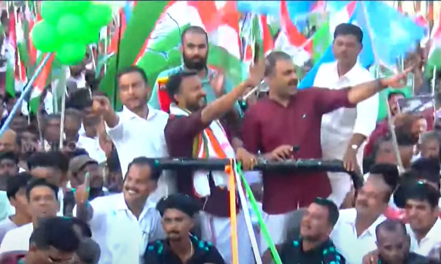 ആവേശത്തേരിലേറി രാഹുൽ; പാലക്കാട്ട് ആയിരങ്ങൾ പങ്കെടുത്ത റോഡ് ഷോ, പ്രചാരണത്തിന് തുടക്കം