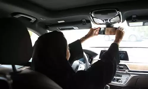 കുവൈത്തിലെ ഡ്രൈവിംഗ് ലൈസൻസ് ടെസ്റ്റിൽ പുരുഷന്മാരേക്കാൾ  മികച്ച വിജയം സ്ത്രീകൾക്ക്