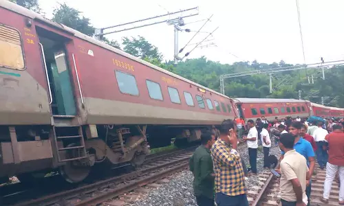 8 coaches of Lokmanya Tilak Express derail at Dibalong in Assam