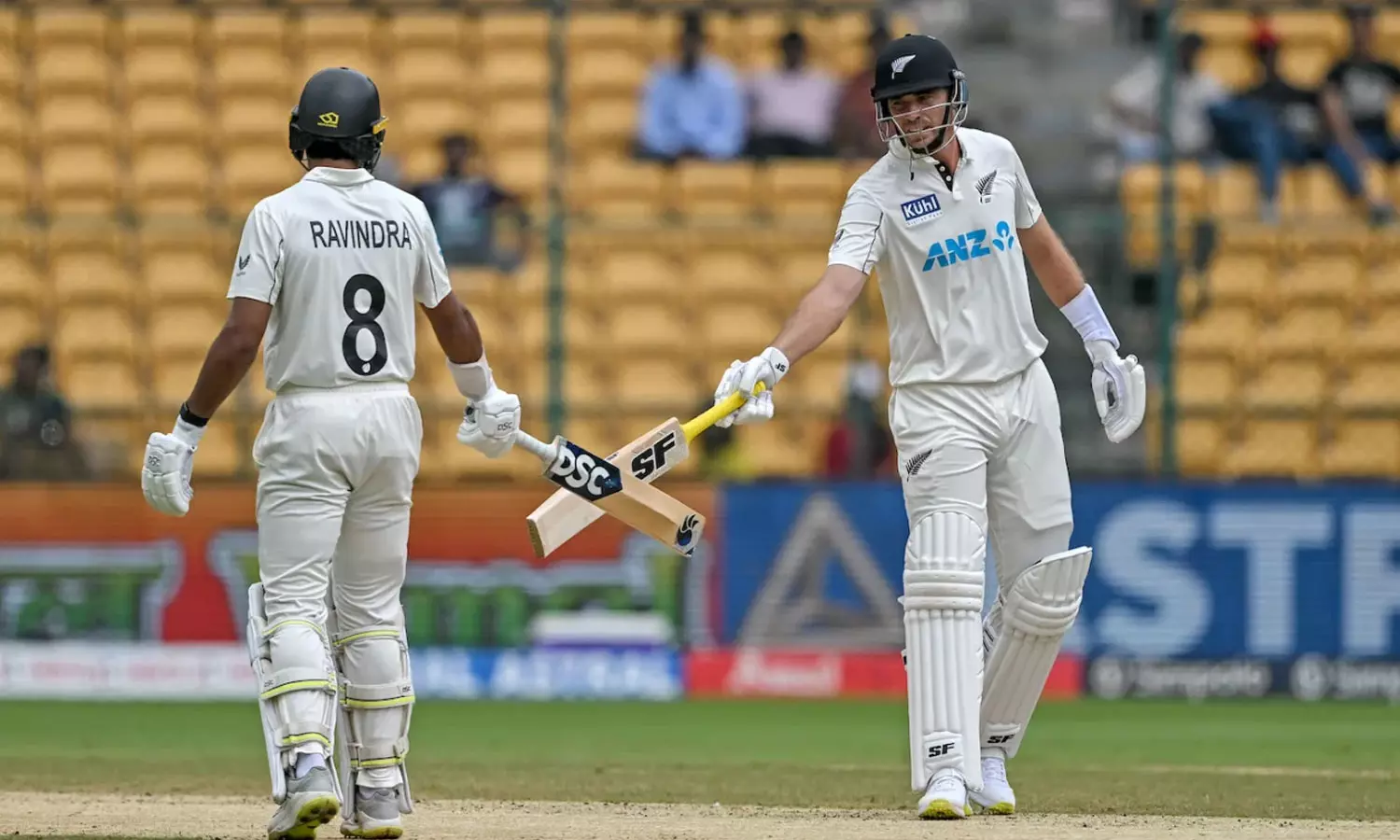 ബാംഗ്ലൂര്‍ ടെസ്റ്റ്; ഇന്ത്യക്ക് മുന്നില്‍ കൂറ്റന്‍ റണ്‍മല