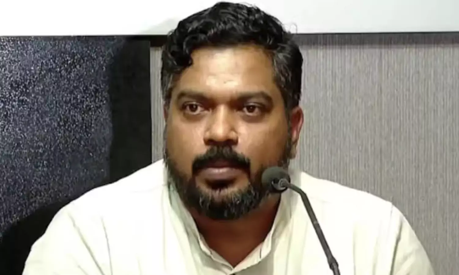 പാലക്കാട് കോൺ​ഗ്രസിൽ പൊട്ടിത്തെറി; എ.കെ ഷാനിബ് പാര്‍ട്ടി വിട്ടു