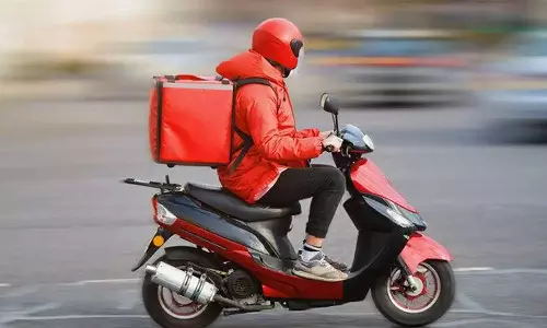 ഡെലിവറി ജീവനക്കാർക്ക് പുതിയ നിബന്ധനകളുമായി സൗദി; നിർദ്ദേശങ്ങൾ പൊതുജനാഭിപ്രായത്തിനായി സമർപ്പിച്ചു