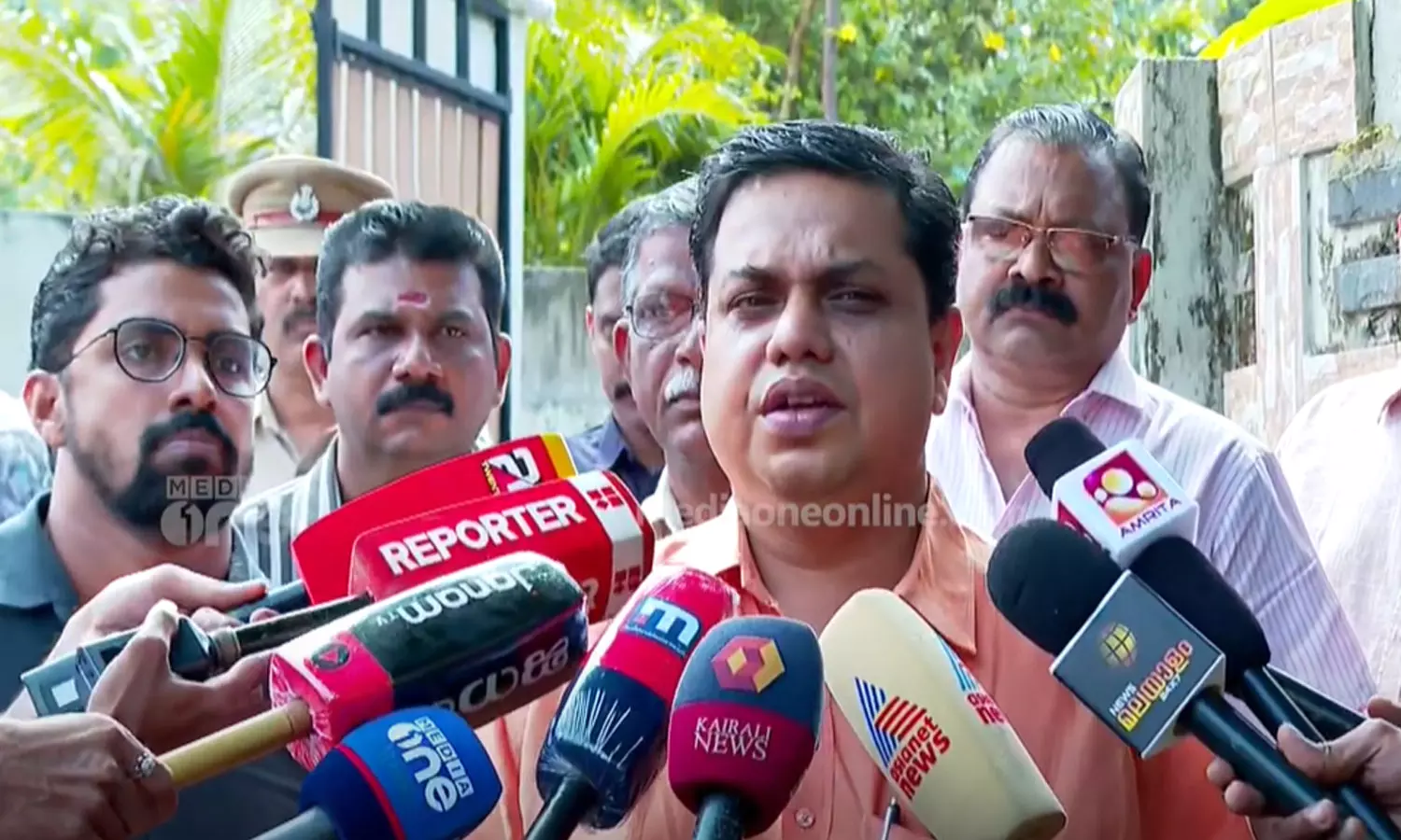 അന്വേഷണം ശരിയായ ദിശയില്‍: നവീന്‍ ബാബുവിന്‍റെ കുടുംബത്തെ സന്ദര്‍ശിച്ച് സ്പീക്കര്‍