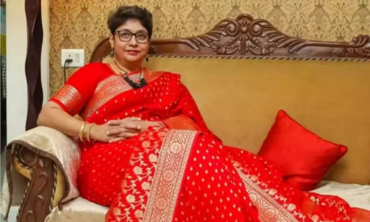 മസ്ജിദുകൾക്കെതിരെ നടപടിയെടുക്കുന്നു; ‘ക്ഷേത്രങ്ങളിലെ ശബ്ദമലിനീകരണത്തെ  സർക്കാർ അവഗണിക്കുന്നു’ വിമർശനവുമായി ഐഎഎസ് ഉദ്യോഗസ്ഥ