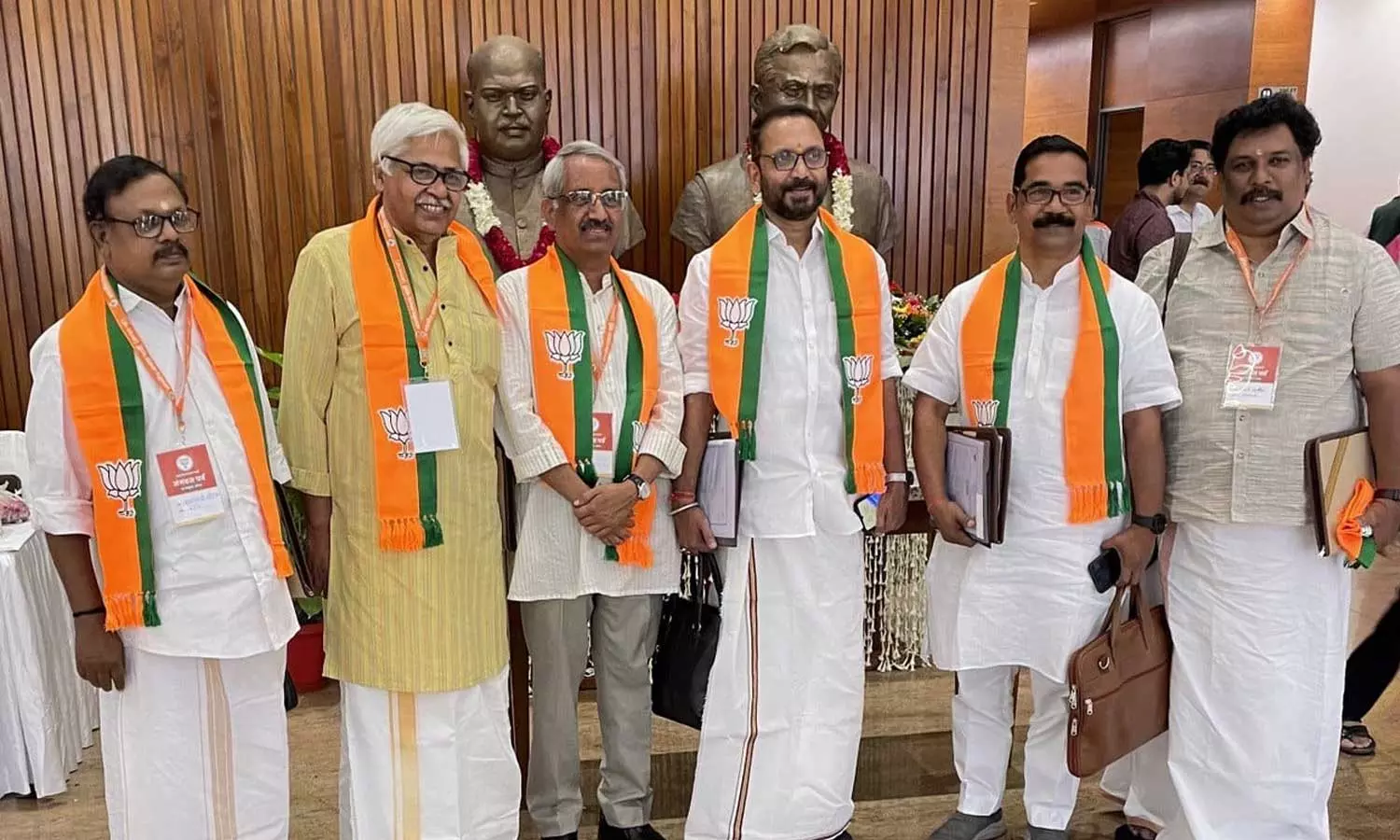 പാലക്കാട് റോഡ് ഷോയിൽ പങ്കെടുക്കാതിരുന്നതിൽ വിശദീകരണവുമായി ബിജെപി സംസ്ഥാന ട്രഷറർ പാലക്കാട് റോഡ് ഷോയിൽ പങ്കെടുക്കാതിരുന്നതിൽ വിശദീകരണവുമായി ബിജെപി സംസ്ഥാന ട്രഷറർ