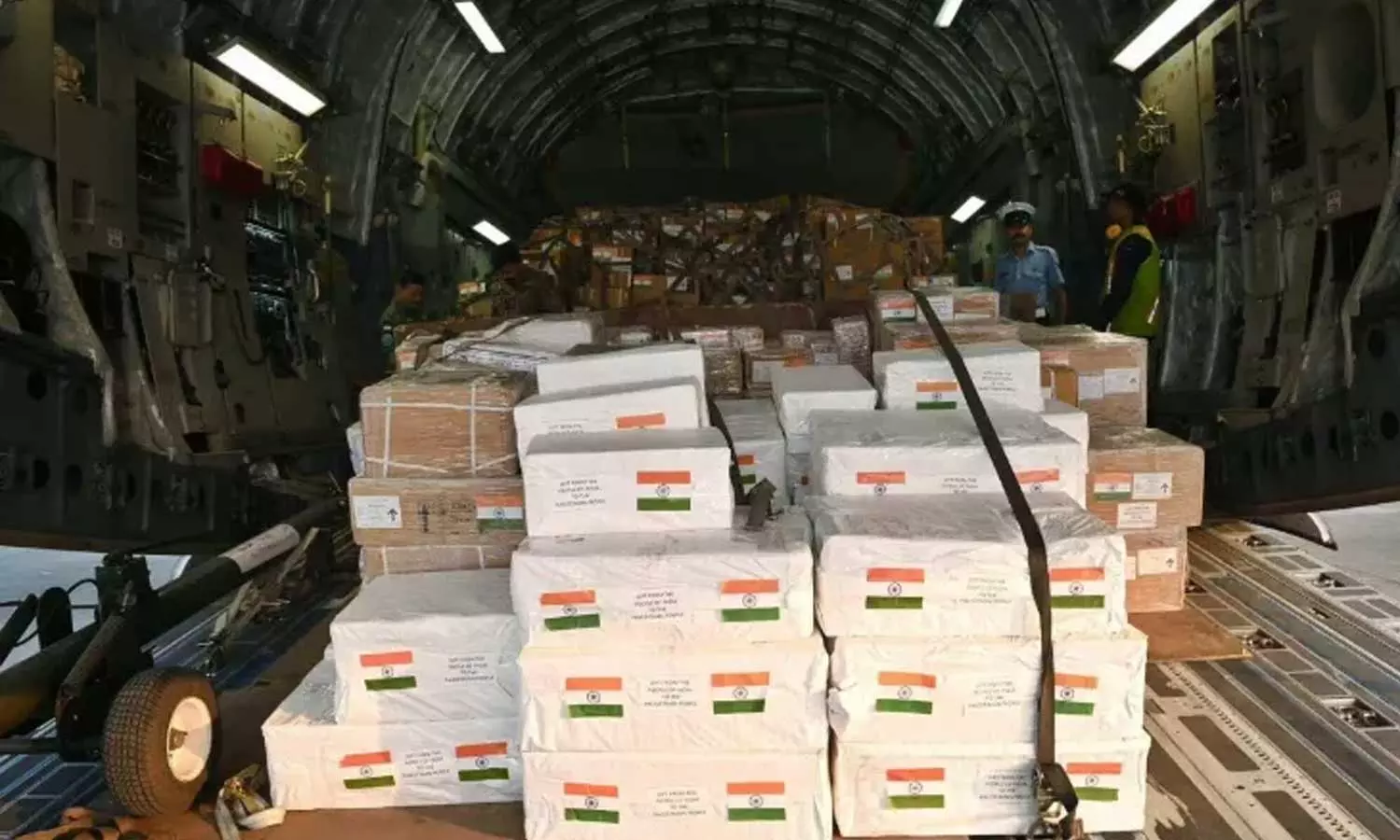 ഇസ്രായേലിന്റെ കൂട്ടക്കുരുതി തുടരുന്നതിനിടയിൽ ഫലസ്തീന് സഹായമയച്ച് ഇന്ത്യ ഇസ്രായേലിന്റെ കൂട്ടക്കുരുതി തുടരുന്നതിനിടയിൽ ഫലസ്തീന് സഹായമയച്ച് ഇന്ത്യ