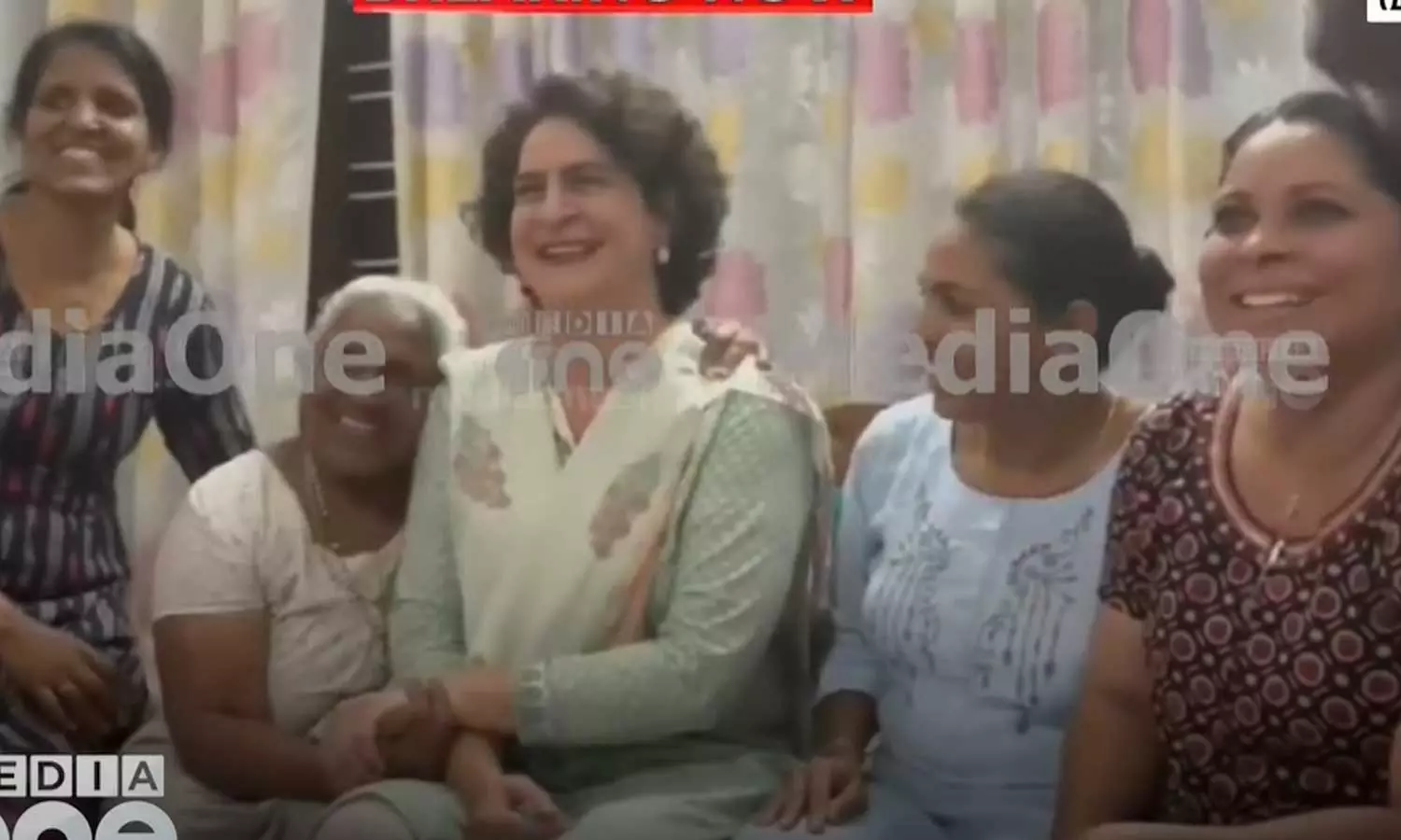 ത്രേസ്യാമ്മയുടെ ആഗ്രഹം സാധിച്ച് പ്രിയങ്ക; ബത്തേരിയിലെ വീട്ടിൽ അപ്രതീക്ഷിത സന്ദർശനം ത്രേസ്യാമ്മയുടെ ആഗ്രഹം സാധിച്ച് പ്രിയങ്ക; ബത്തേരിയിലെ വീട്ടിൽ അപ്രതീക്ഷിത സന്ദർശനം