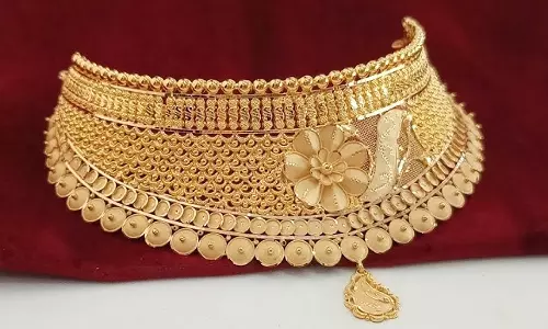 gold choker necklace