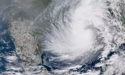 ദാന ചുഴലിക്കാറ്റ് കേരളത്തെ ബാധിക്കുമോ ? ഏഴ് ജില്ലകളിൽ യെല്ലോ അലർട്ട് ദാന ചുഴലിക്കാറ്റ് കേരളത്തെ ബാധിക്കുമോ ? ഏഴ് ജില്ലകളിൽ യെല്ലോ അലർട്ട്