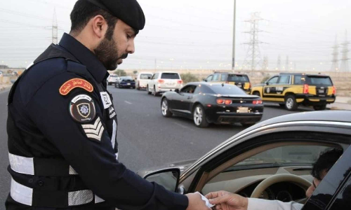 കുവൈത്തിൽ പുതിയ ട്രാഫിക് നിയമം ഉടൻ; അശ്രദ്ധമായ ഡ്രൈവിംഗിനും, ഫോൺ ഉപയോഗത്തിനും കനത്ത പിഴ