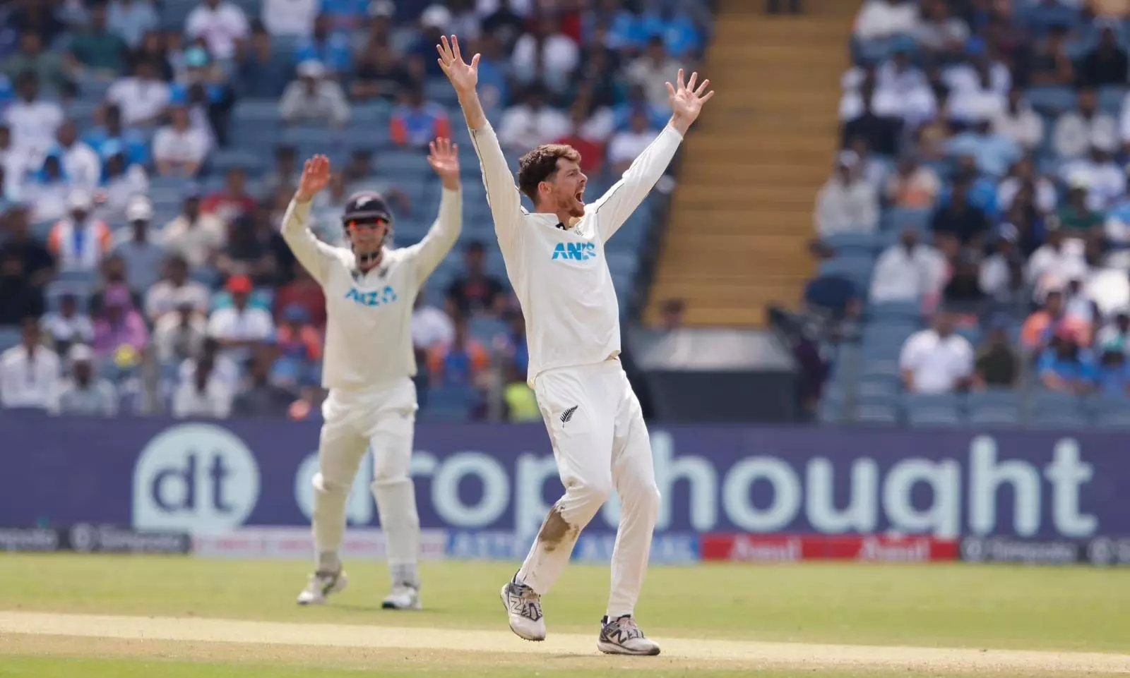 സ്പിന്നിലും പണിപാളുന്നു?; രണ്ടാം ന്യൂസിലാൻഡിന് 301 റൺസ് ലീഡ് സ്പിന്നിലും പണിപാളുന്നു?; രണ്ടാം ന്യൂസിലാൻഡിന് 301 റൺസ് ലീഡ്