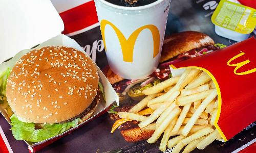 മക് ഡൊണാള്‍ഡ്സ് ബര്‍ഗറില്‍ ഇ- കോളി ബാക്ടീരിയ;  ഒരാള്‍ മരിച്ചു, പണിതന്നത് ഉള്ളിയെന്ന് റിപ്പോര്‍ട്ട്