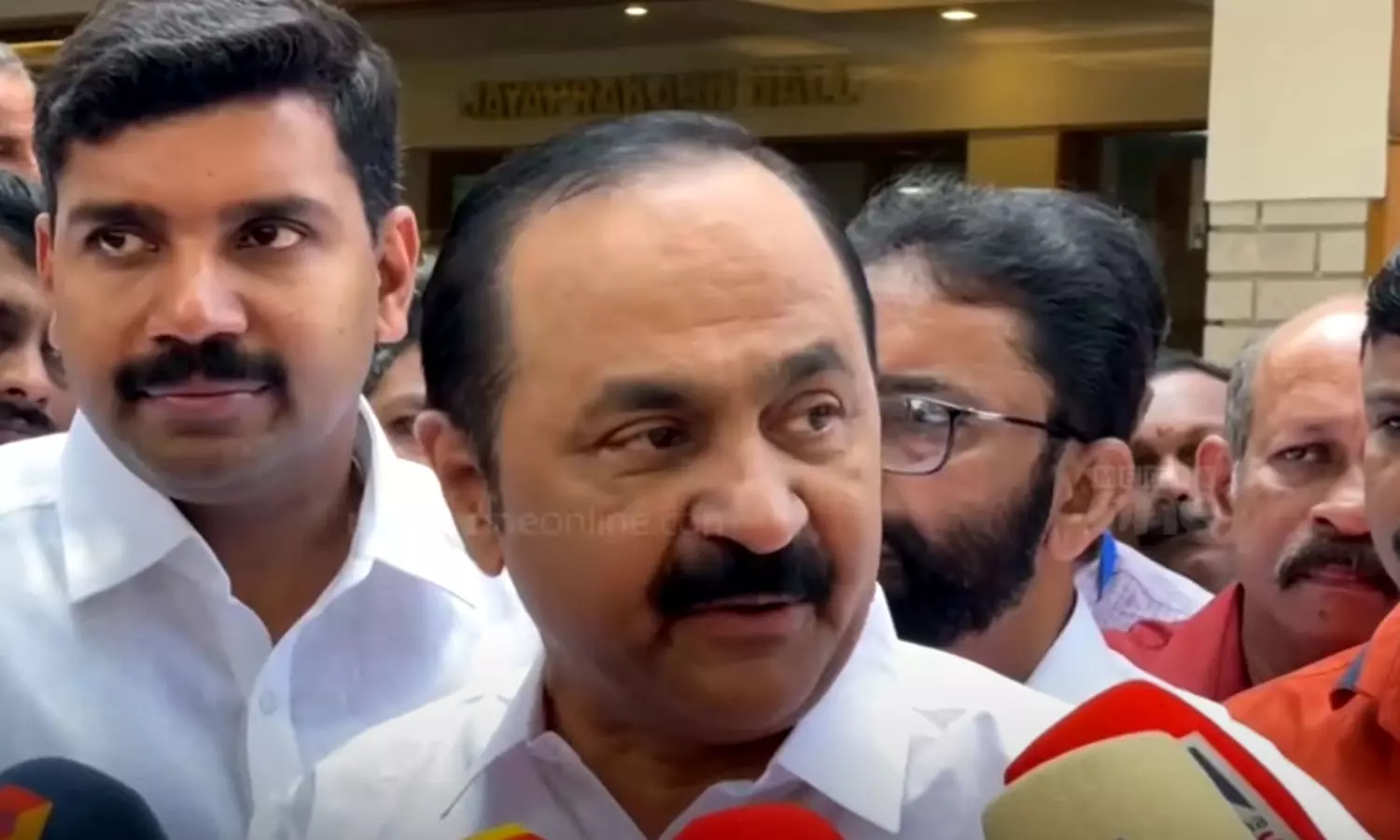 കോഴ വിവാദത്തിൽ മുഖ്യമന്ത്രി മറുപടി പറയണം: വി.ഡി സതീശൻ കോഴ വിവാദത്തിൽ മുഖ്യമന്ത്രി മറുപടി പറയണം: വി.ഡി സതീശൻ