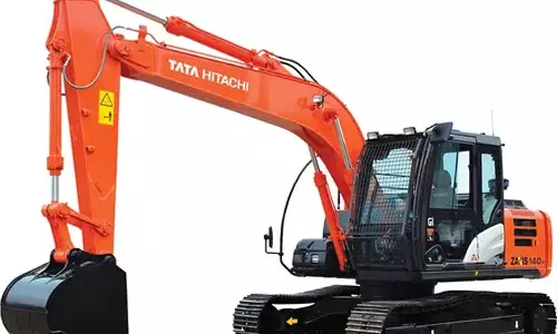 railway station, Hitachi, Vandebharat, stopped, Case, operator, latest news malayalam, ഹിറ്റാച്ചി, ഓപ്പറേറ്റർക്കെതിരെ കേസ്,