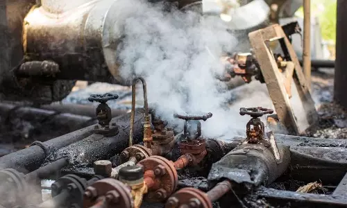 ഗുജറാത്തില്‍ വിഷവാതകം ശ്വസിച്ച് രണ്ടു പേര്‍ മരിച്ചു; ഏഴു പേര്‍ ചികിൽസയിൽ