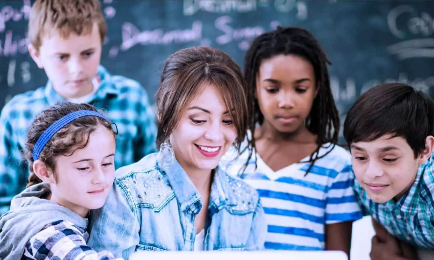 അബൂദബിയിൽ സ്‌കൂൾ നിയമനങ്ങൾക്ക് കർശന മാനദണ്ഡം; നിർദേശങ്ങൾ പുറത്തിറക്കി അഡെക്