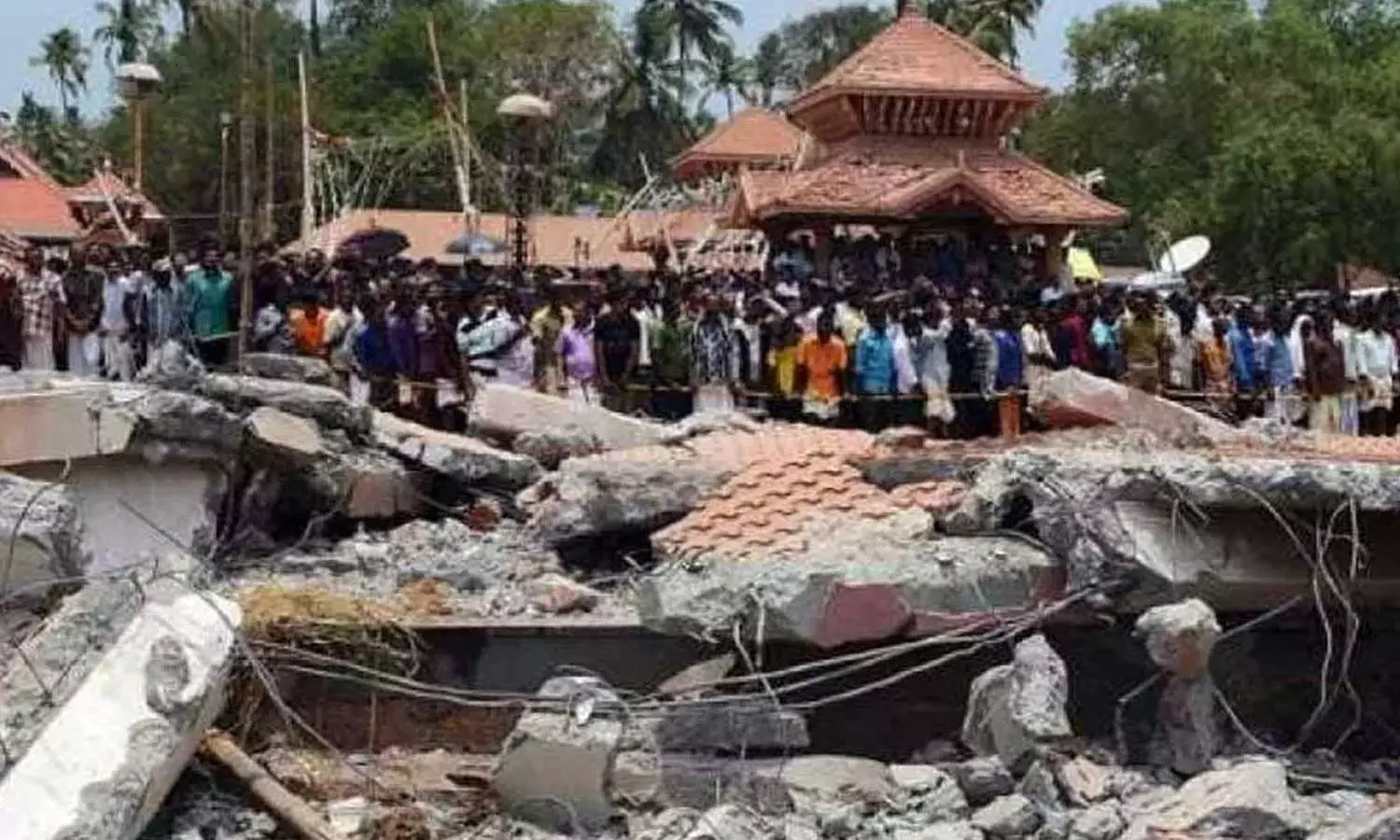 തീപ്പൊരിയിൽ നിന്ന് തീഗോളം: പുലർച്ചെയെത്തിയ ദുരന്തം കവർന്നത് 110 പേരുടെ ജീവൻ; എട്ട് വർഷം മുമ്പ് കേരളത്തെ നടുക്കിയ പുറ്റിങ്ങൽ ദുരന്തം തീപ്പൊരിയിൽ നിന്ന് തീഗോളം: പുലർച്ചെയെത്തിയ ദുരന്തം കവർന്നത് 110 പേരുടെ ജീവൻ; എട്ട് വർഷം മുമ്പ് കേരളത്തെ നടുക്കിയ പുറ്റിങ്ങൽ ദുരന്തം