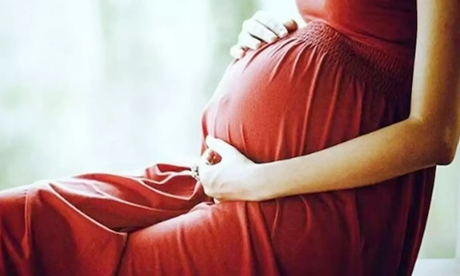 ഗർഭിണിയായ സർക്കാർ ജീവനക്കാരിക്ക് അവധി നിഷേധിച്ചു; കുഞ്ഞ് മരിച്ചു ഗർഭിണിയായ സർക്കാർ ജീവനക്കാരിക്ക് അവധി നിഷേധിച്ചു; കുഞ്ഞ് മരിച്ചു