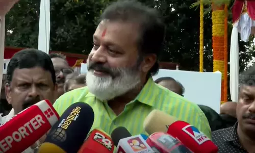 കാലിന് വയ്യായിരുന്നു, നടക്കാൻ കഴിയാത്തത് കൊണ്ട് ആംബുലൻസിൽ കയറി; സമ്മതിച്ച് സുരേഷ് ഗോപി കാലിന് വയ്യായിരുന്നു, നടക്കാൻ കഴിയാത്തത് കൊണ്ട് ആംബുലൻസിൽ കയറി; സമ്മതിച്ച് സുരേഷ് ഗോപി