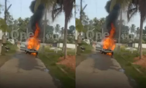 A car caught fire in Ramankulangara, Kollam A car caught fire in Ramankulangara, Kollam