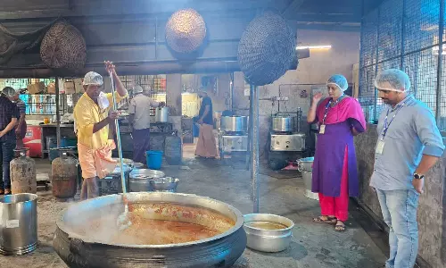 കാറ്ററിംഗ് യൂണിറ്റുകളിൽ പരിശോധന നടത്തി ഭക്ഷ്യസുരക്ഷാ വകുപ്പ്; പൂട്ടിച്ചത് എട്ട് യൂണിറ്റുകൾ