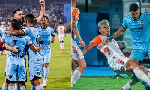 ക്വാമി പെപ്രക്ക് ചുവപ്പ് കാർഡ്; നാലടിയിൽ ബ്ലാസ്‌റ്റേഴ്‌സ് വീണു 4-2