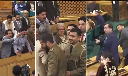 ആദ്യദിനം  തന്നെ അടി; ജമ്മു കശ്മീരിലെ ആദ്യ നിയമസഭാ സമ്മേളനത്തിൽ സംഘർഷം