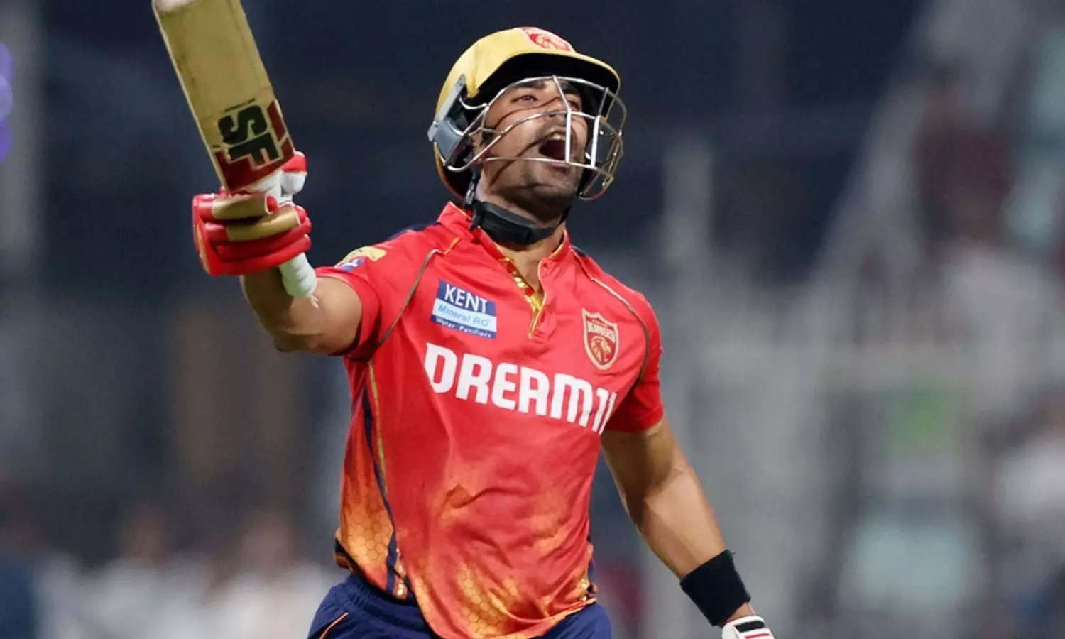 ആളുമാറി ടീമിലെത്തി, ഇപ്പോള് കോടികള് വാരുന്നു; ശശാങ്കിന്റെ മധുരപ്രതികാരം ആളുമാറി ടീമിലെത്തി, ഇപ്പോള് കോടികള് വാരുന്നു; ശശാങ്കിന്റെ മധുരപ്രതികാരം