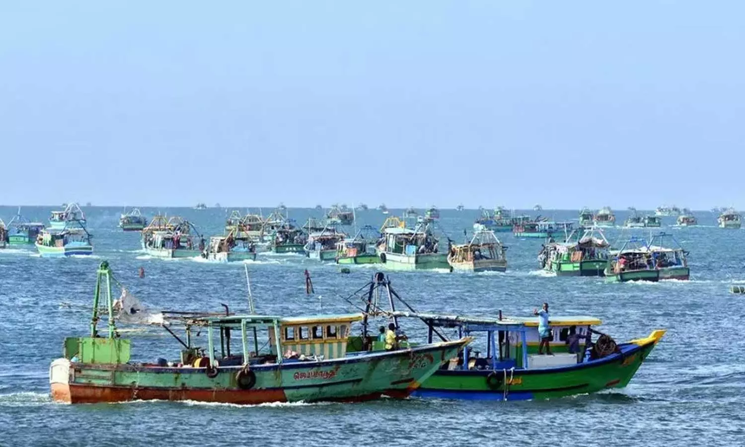 12 തമിഴ് മത്സ്യത്തൊഴിലാളികളെ ശ്രീലങ്കൻ നാവികസേന അറസ്റ്റ് ചെയ്തു