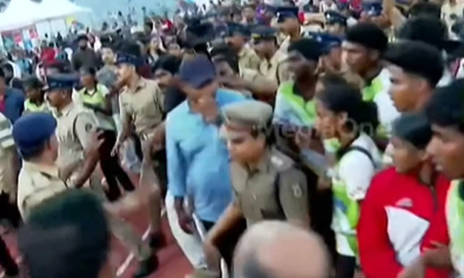 കായികമേള കലങ്ങിയത് അന്വേഷിക്കും; ഉത്തരവിട്ട് വിദ്യാഭ്യാസ മന്ത്രി കായികമേള കലങ്ങിയത് അന്വേഷിക്കും; ഉത്തരവിട്ട് വിദ്യാഭ്യാസ മന്ത്രി