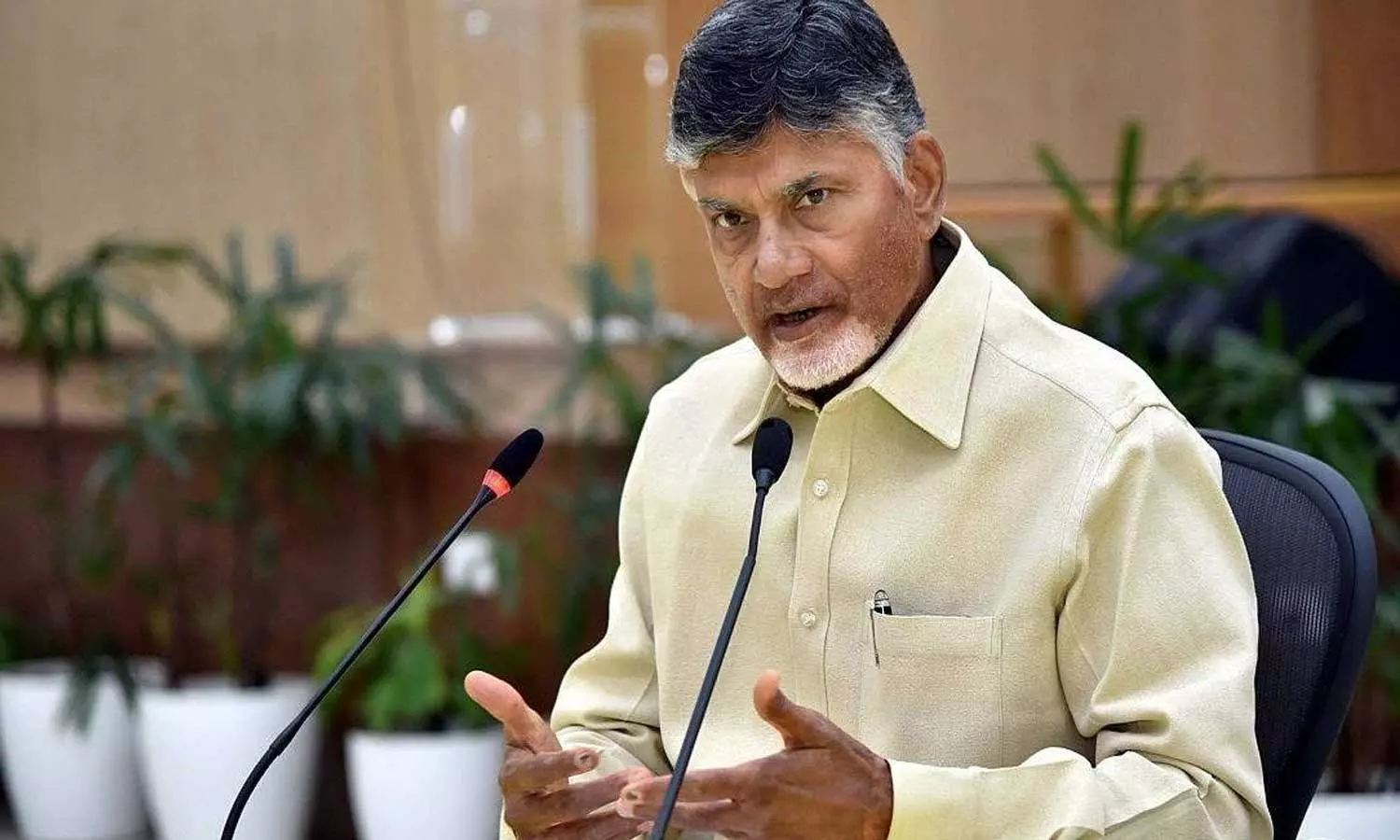 പ്രതിപക്ഷത്തെ അടിച്ചമർത്തി ആന്ധ്രാ സർക്കാർ; ഒരാഴ്ചയ്ക്കിടെ 147 കേസുകളും 49 അറസ്റ്റും രേഖപ്പെടുത്തി പ്രതിപക്ഷത്തെ അടിച്ചമർത്തി ആന്ധ്രാ സർക്കാർ; ഒരാഴ്ചയ്ക്കിടെ 147 കേസുകളും 49 അറസ്റ്റും രേഖപ്പെടുത്തി