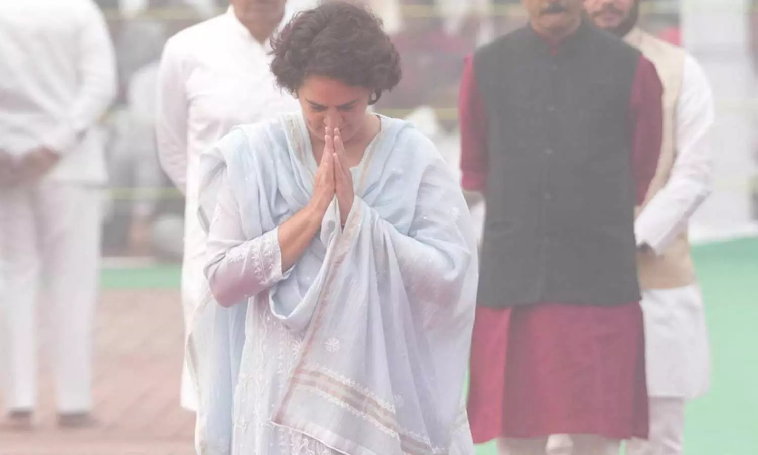 വയനാട്ടിൽ നിന്ന് ഡൽഹിയിൽ വന്നപ്പോൾ ഗ്യാസ് ചേംബറിൽ കയറിയ പോലെ; ദുഃഖം പങ്കുവെച്ച് പ്രിയങ്ക ഗാന്ധി