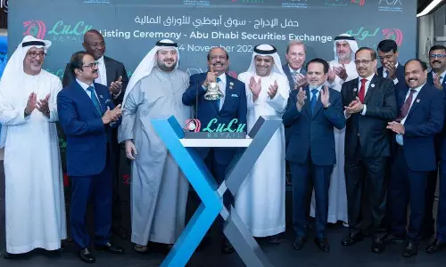 ലുലു ഷെയറുകൾ അബൂദബി ഓഹരി വിപണിയിൽ ലിസ്റ്റ് ചെയ്തു
