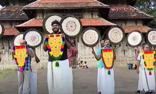 ആന എഴുന്നള്ളിപ്പ്; ഹൈക്കോടതി മാർഗരേഖയ്ക്കെതിരെ പ്രതിഷേധവുമായി പൂരപ്രേമി സംഘം