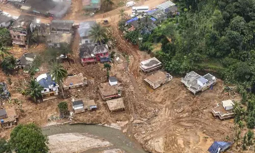 മുണ്ടക്കൈ ദുരന്തം; കേന്ദ്ര അവഗണനയ്ക്കെതിരെ പ്രതിഷേധം ശക്തമാക്കാൻ ഇടതുമുന്നണി, നിയമ പോരാട്ടത്തിനും ആലോചന മുണ്ടക്കൈ ദുരന്തം; കേന്ദ്ര അവഗണനയ്ക്കെതിരെ പ്രതിഷേധം ശക്തമാക്കാൻ ഇടതുമുന്നണി, നിയമ പോരാട്ടത്തിനും ആലോചന