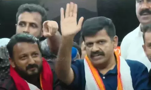 പാലക്കാട് നിയമസഭ തെരഞ്ഞടുപ്പ്;​ യുഡിഎഫ് റോഡ്​ ഷോയിൽ പങ്കെടുത്ത് സന്ദീപ്​ വാര്യർ