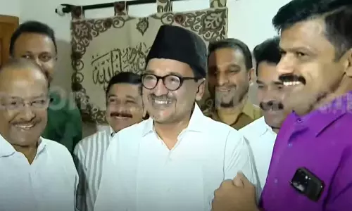 സന്ദീപ് വാര്യർ പാണക്കാട്ട്; സ്വീകരിച്ച് മുസ്‍ലിം ലീഗ് നേതാക്കൾ