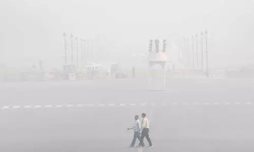 കനത്ത മൂടൽ മഞ്ഞും പുകയും; ഡൽഹിയിൽ നാളെ ഓറഞ്ച് അലർട്ട് കനത്ത മൂടൽ മഞ്ഞും പുകയും; ഡൽഹിയിൽ നാളെ ഓറഞ്ച് അലർട്ട്